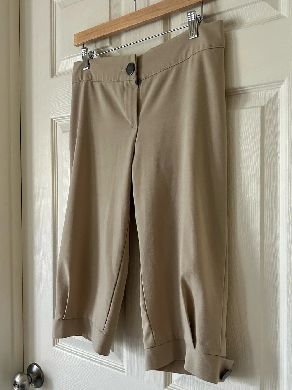 The Limited Stretch Khaki Tapered Pants - Women’s Size 6